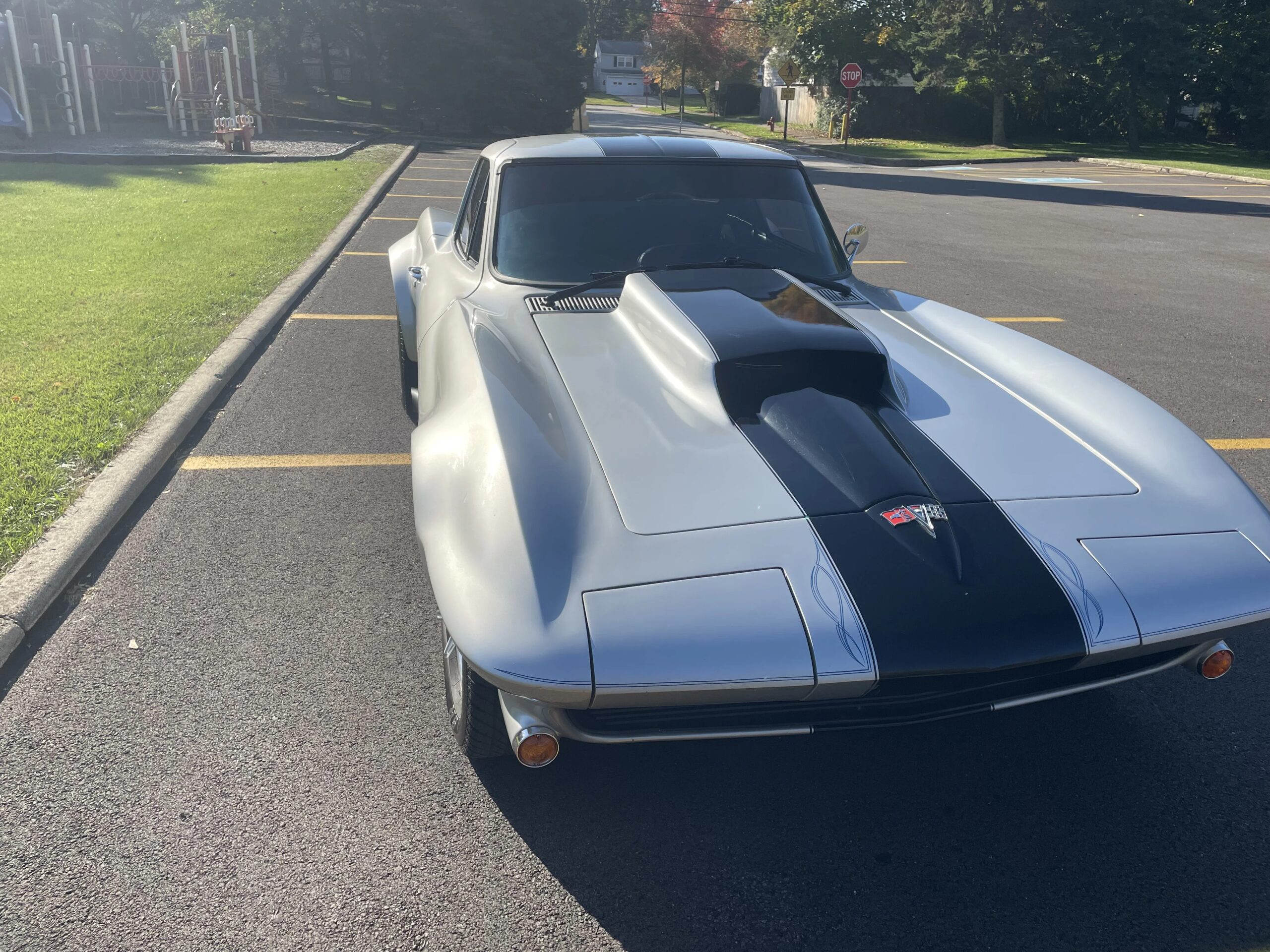 Chevrolet-Corvette-stingray-1964-Gray-Black-3