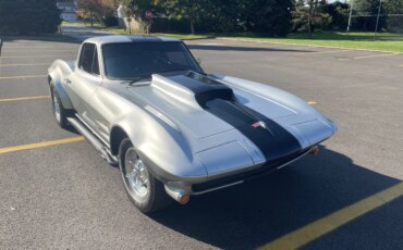 Chevrolet-Corvette-stingray-1964-Gray-Black