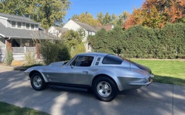 Chevrolet-Corvette-stingray-1964-Gray-Black-4