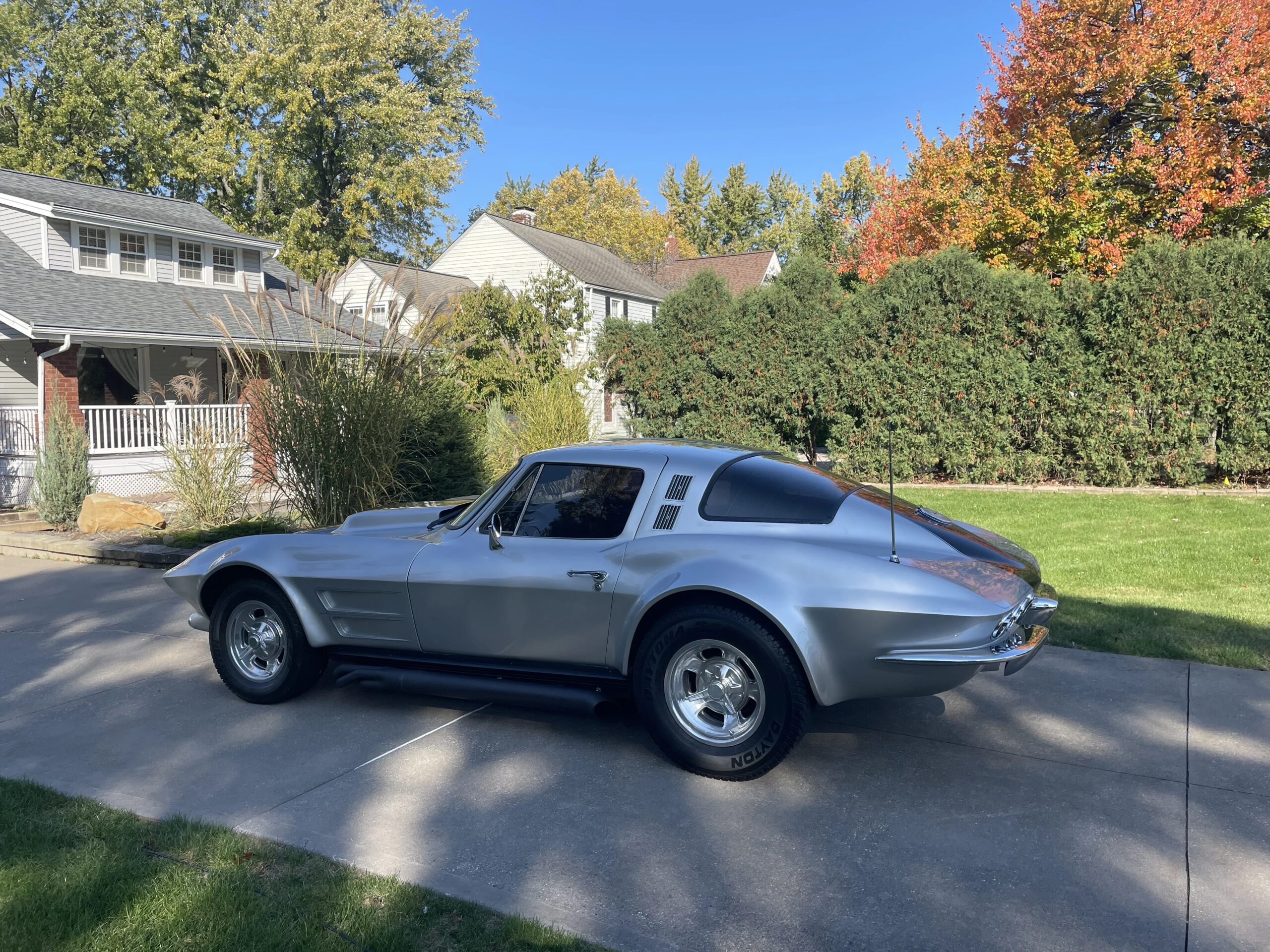 Chevrolet-Corvette-stingray-1964-Gray-Black-4