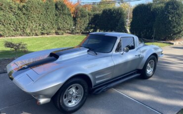 Chevrolet-Corvette-stingray-1964-Gray-Black-5