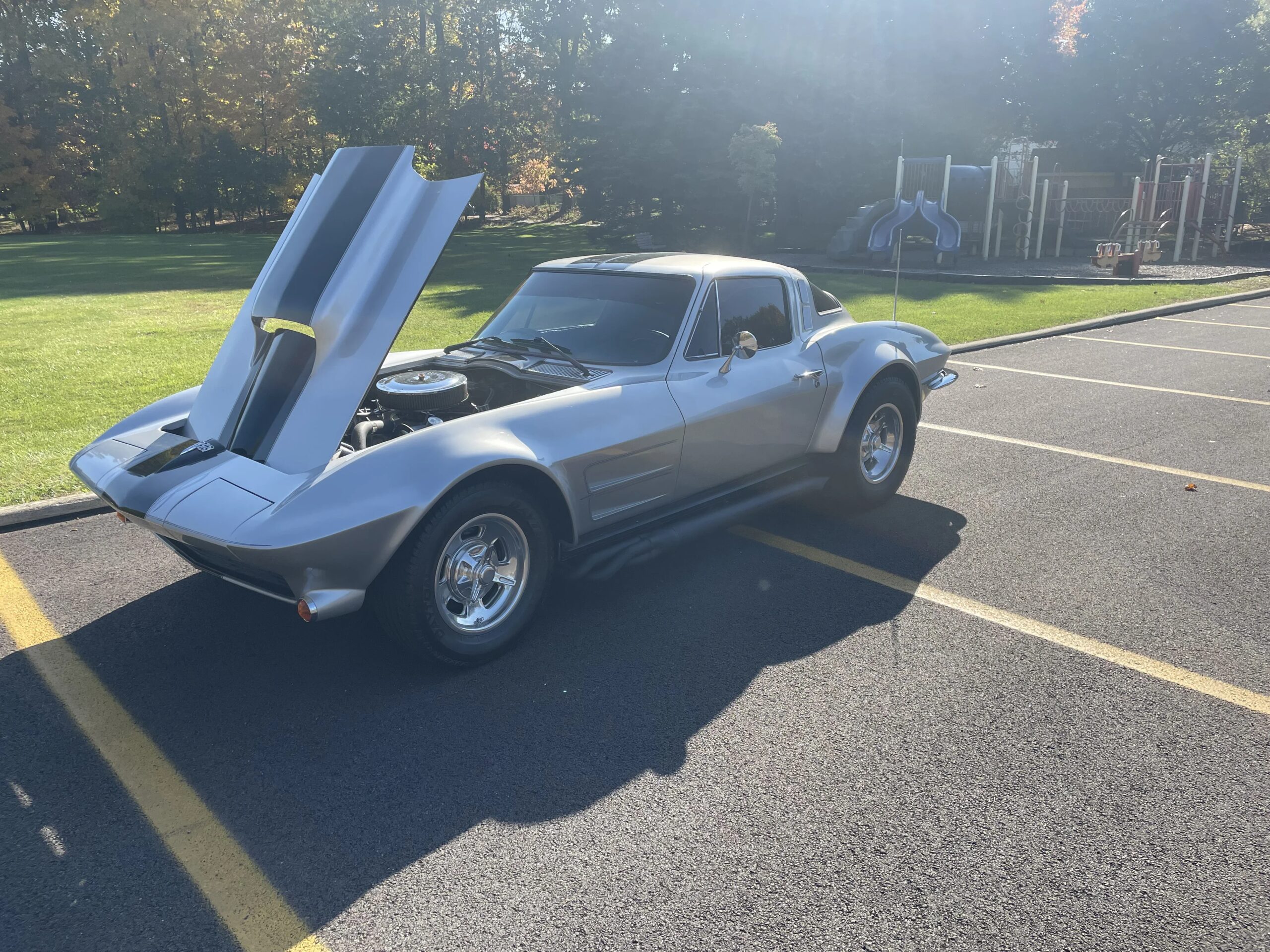 Chevrolet-Corvette-stingray-1964-Gray-Black-6