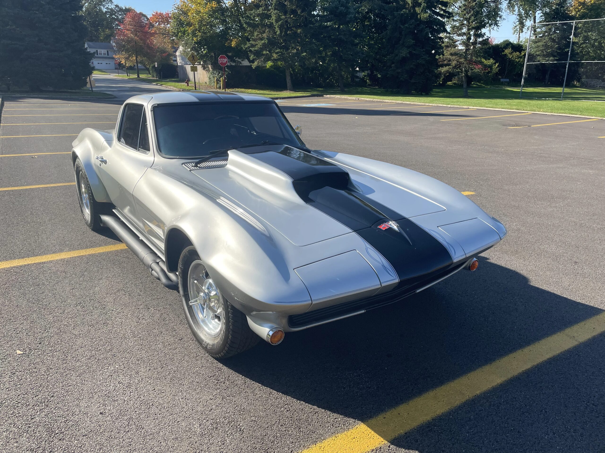 Chevrolet-Corvette-stingray-1964-Gray-Black