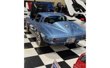 Chevrolet-Corvette-stingray-1965-Nassau-blue-Black-2
