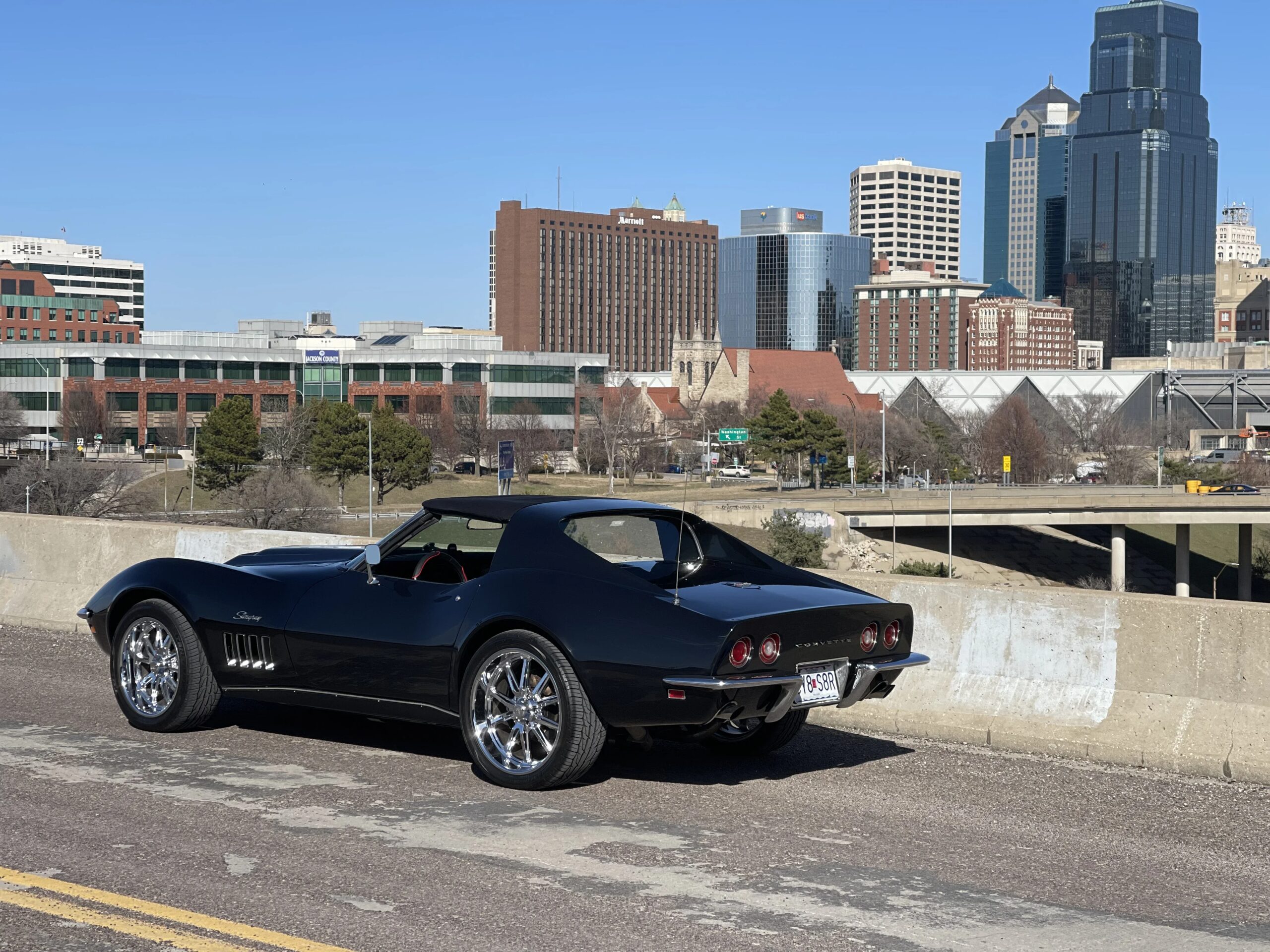 Chevrolet-Corvette-stingray-1969-Black-Black-2