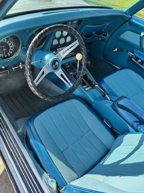 Chevrolet-Corvette-stingray-1969-Silver-Blue-11