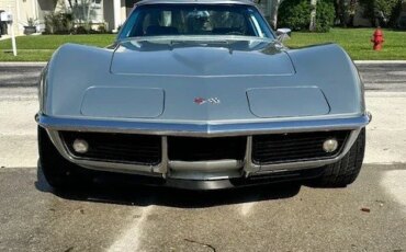 Chevrolet-Corvette-stingray-1969-Silver-Blue-2