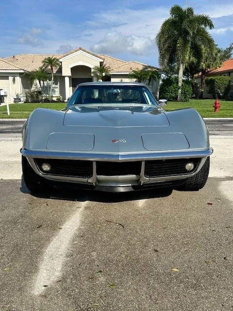 Chevrolet-Corvette-stingray-1969-Silver-Blue-2