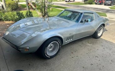 Chevrolet-Corvette-stingray-1969-Silver-Blue-5