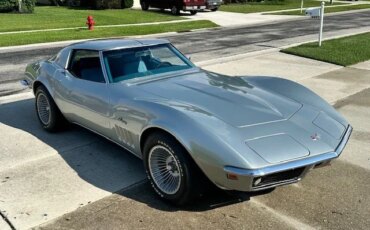 Chevrolet-Corvette-stingray-1969-Silver-Blue-7