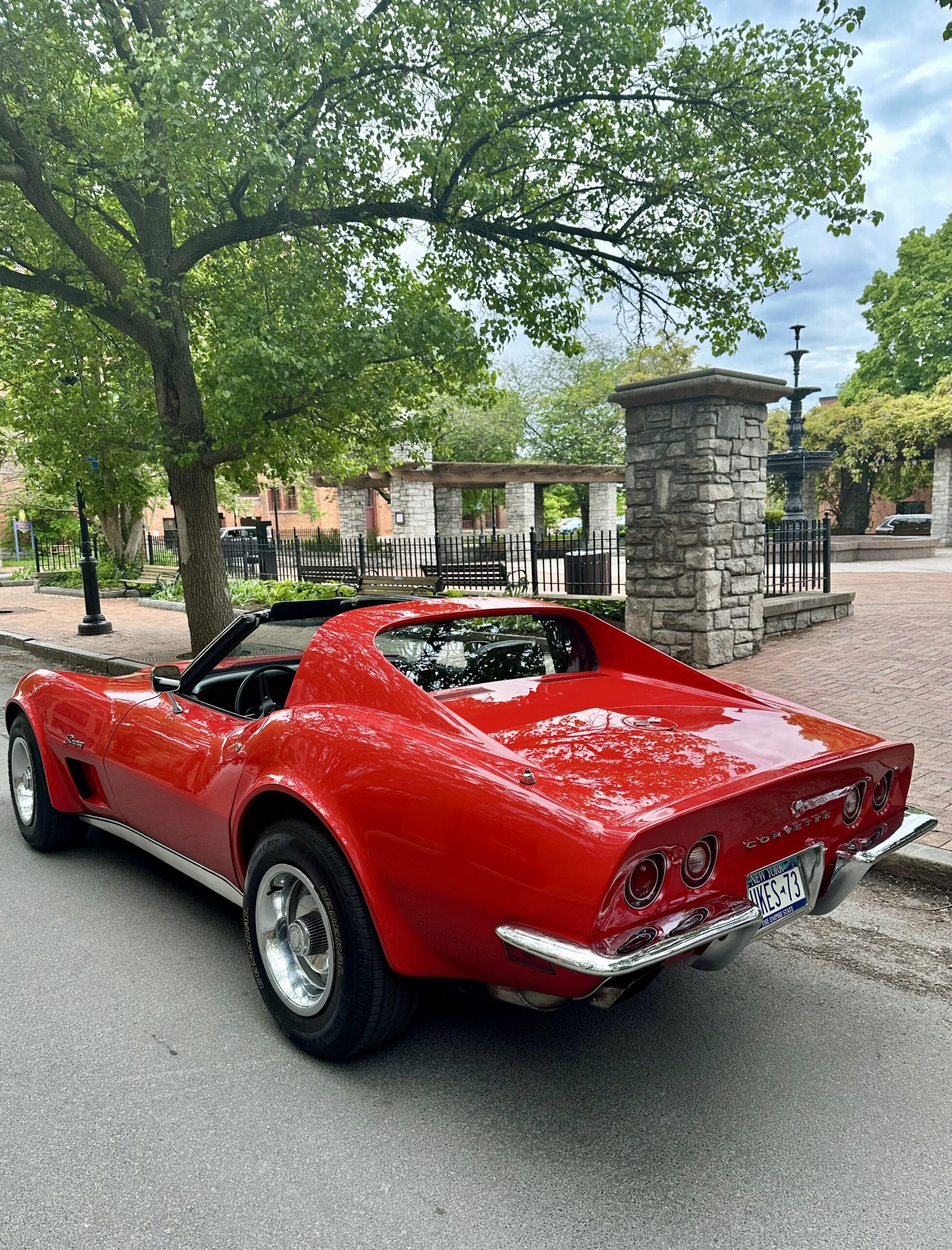 Chevrolet-Corvette-stingray-1973-Red-Black-1
