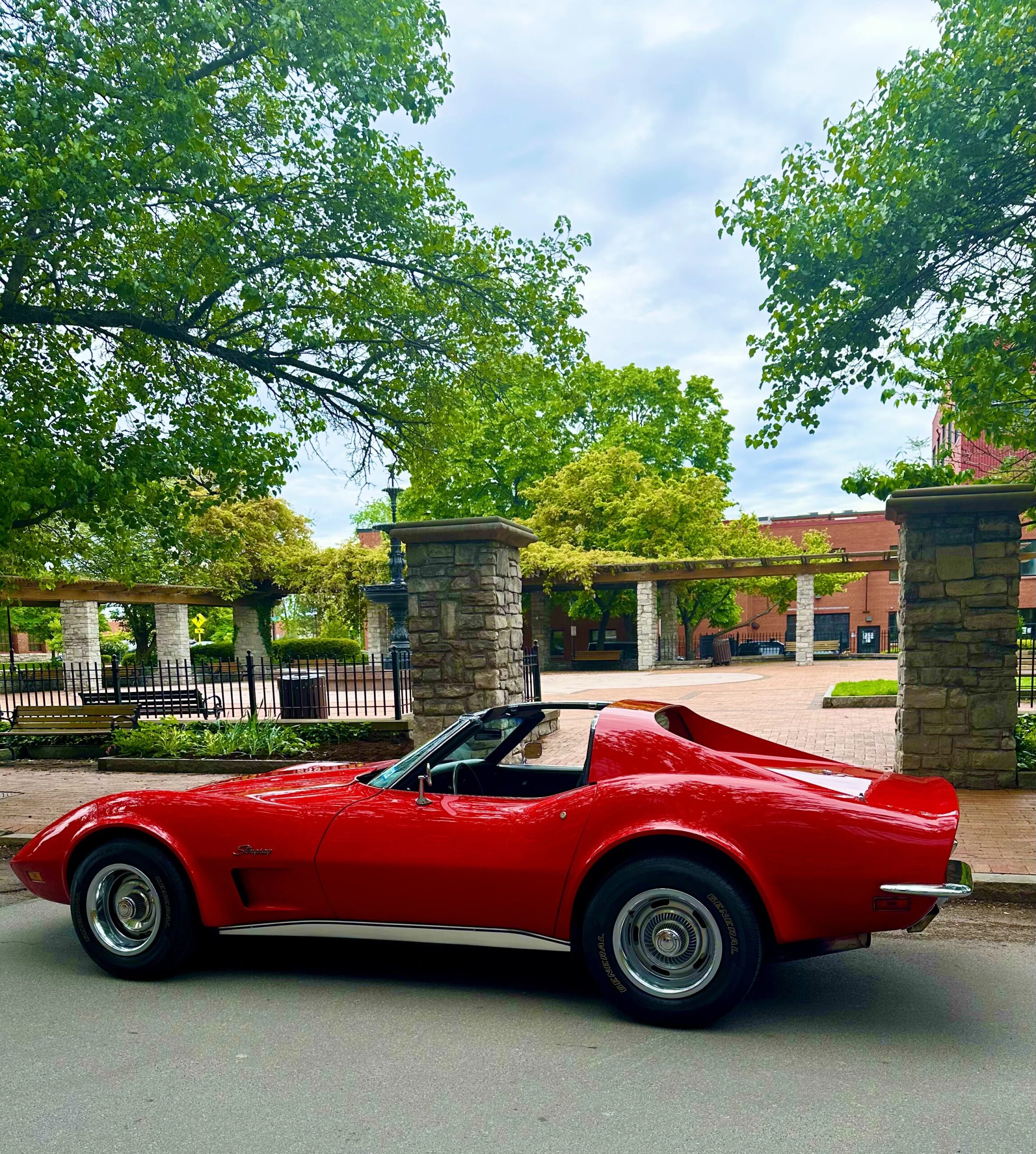 Chevrolet-Corvette-stingray-1973-Red-Black-2