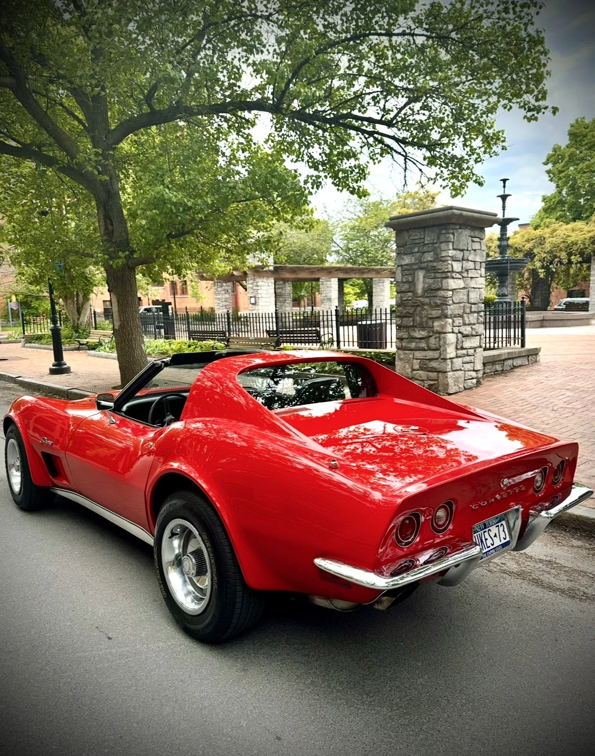 Chevrolet-Corvette-stingray-1973-Red-Black