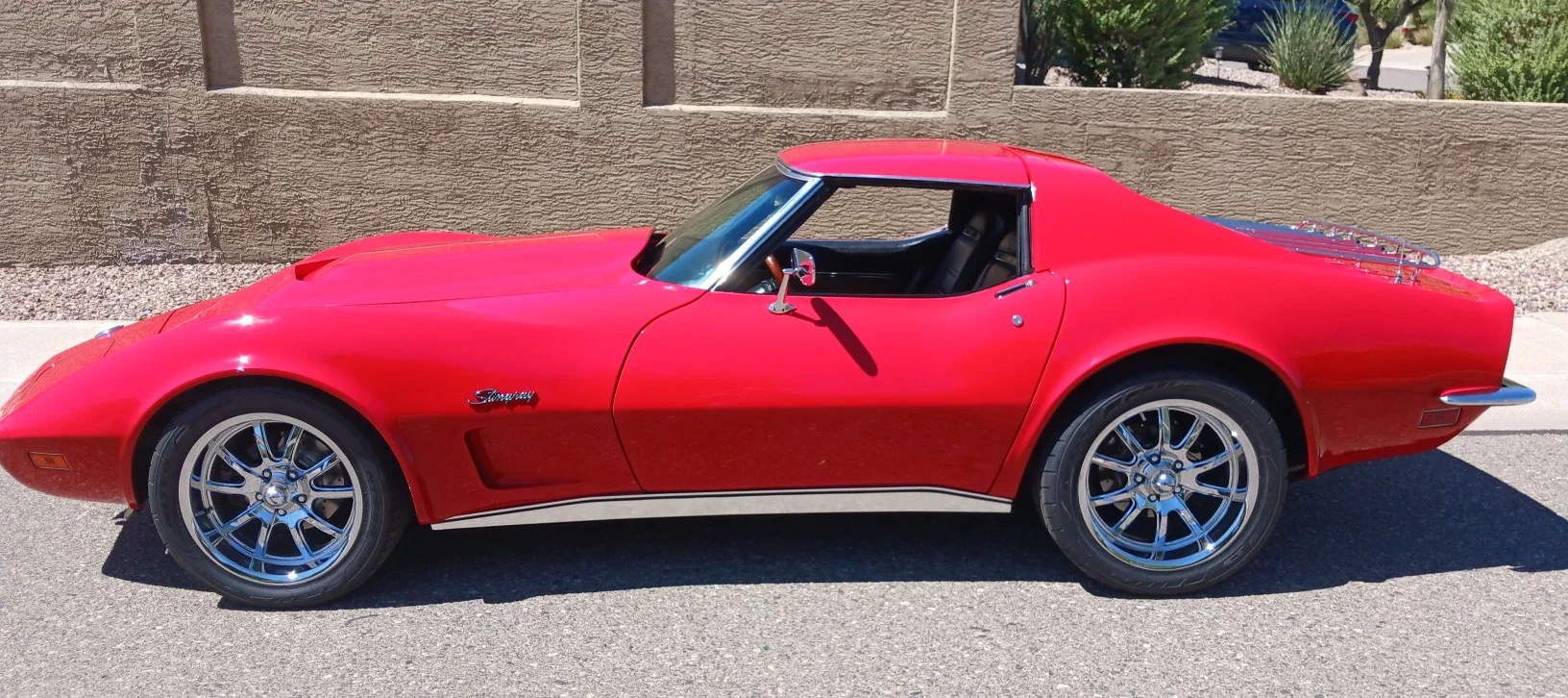 Chevrolet-Corvette-stingray-1973-Red-Black