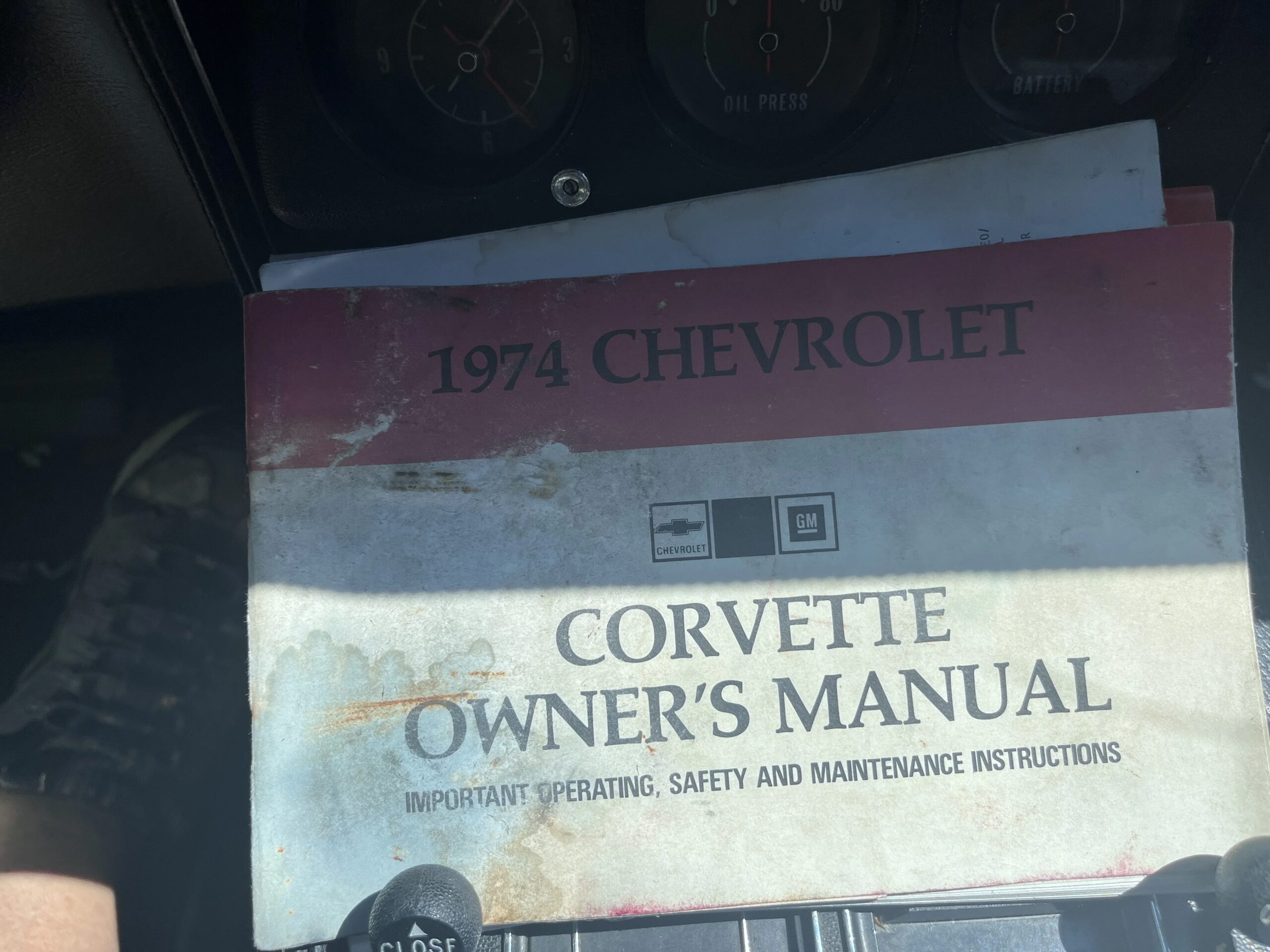 Chevrolet-Corvette-stingray-1974-White-Black-22