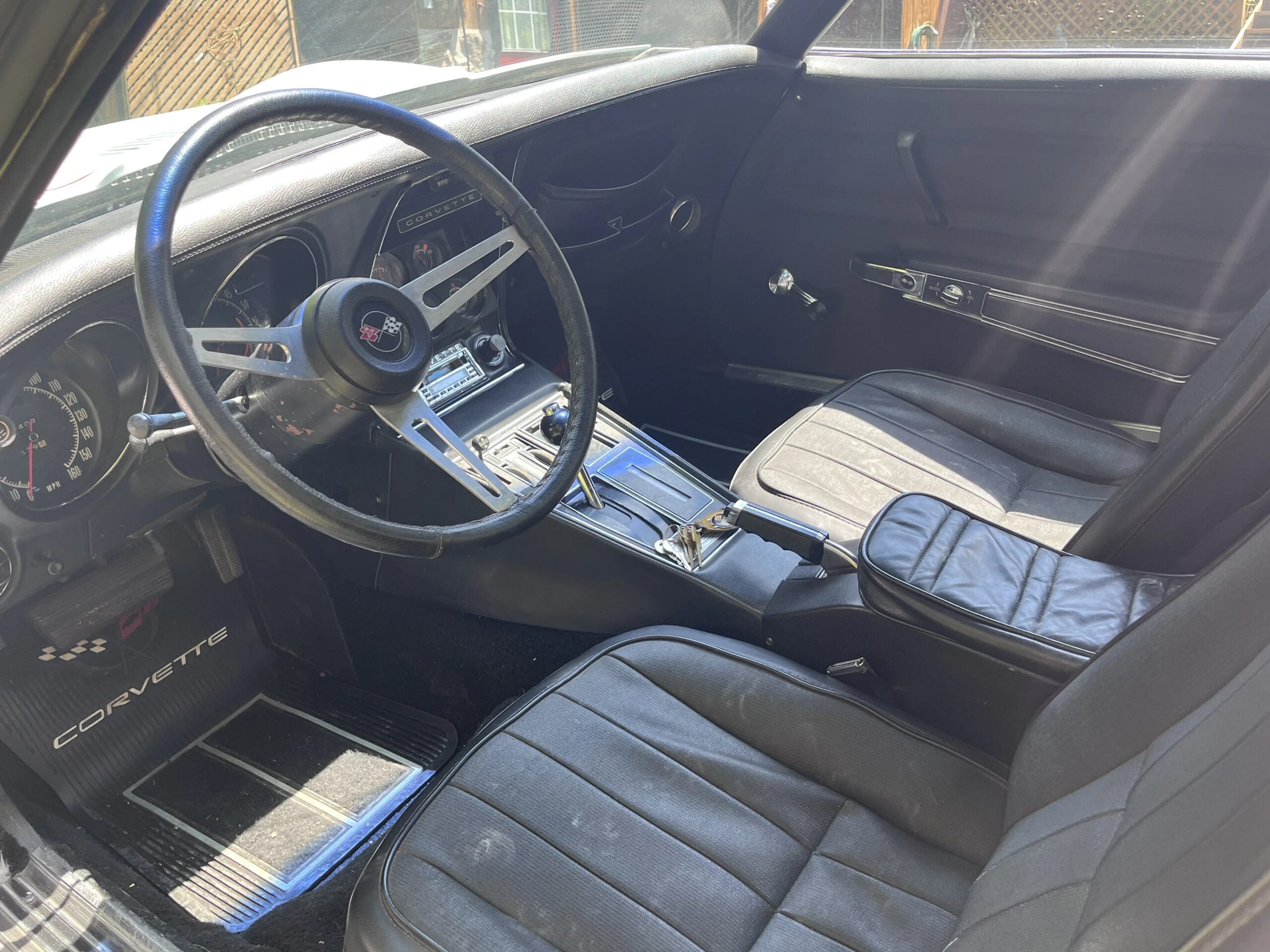 Chevrolet-Corvette-stingray-1974-White-Black-28