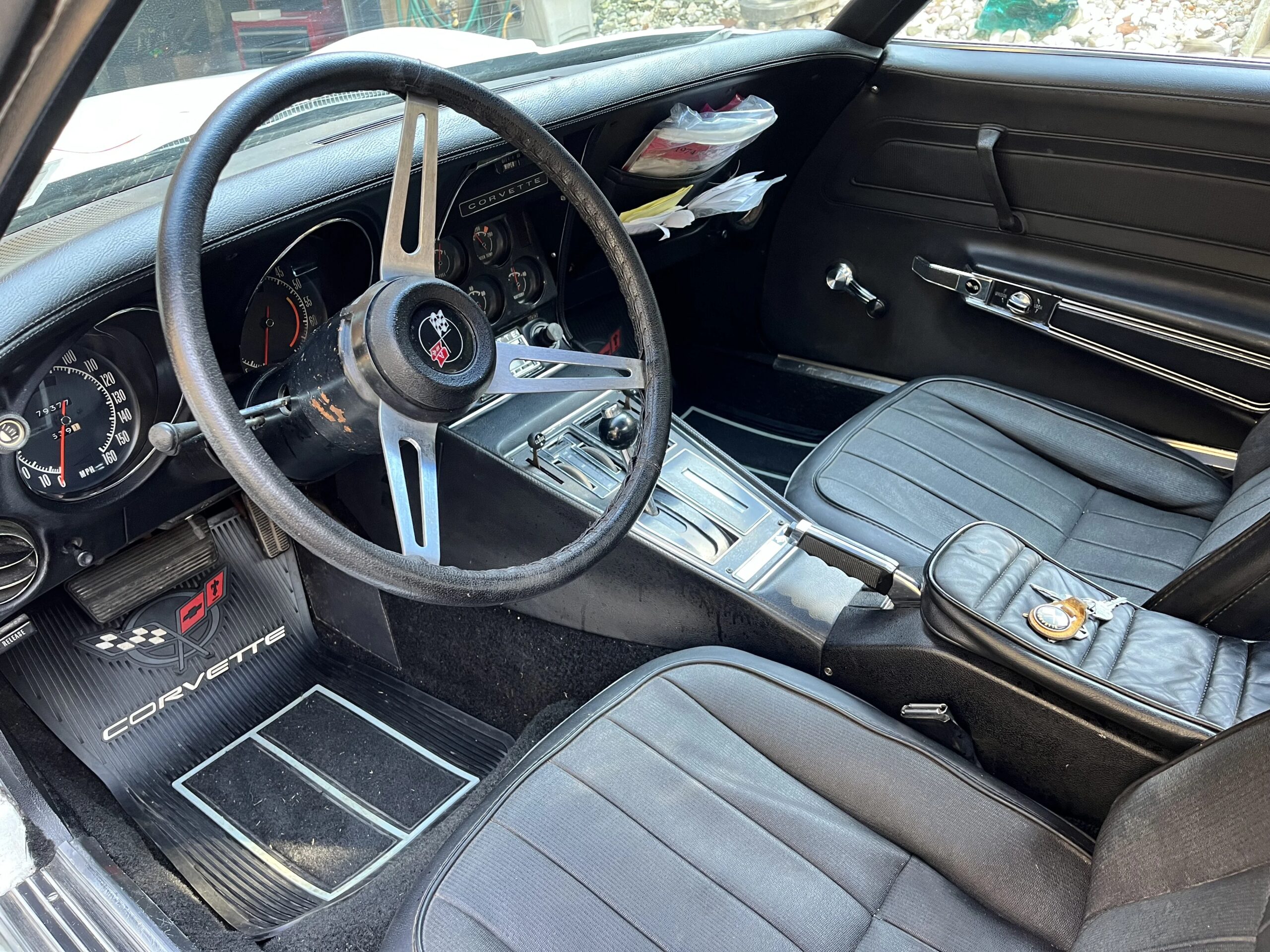 Chevrolet-Corvette-stingray-1974-White-Black-7