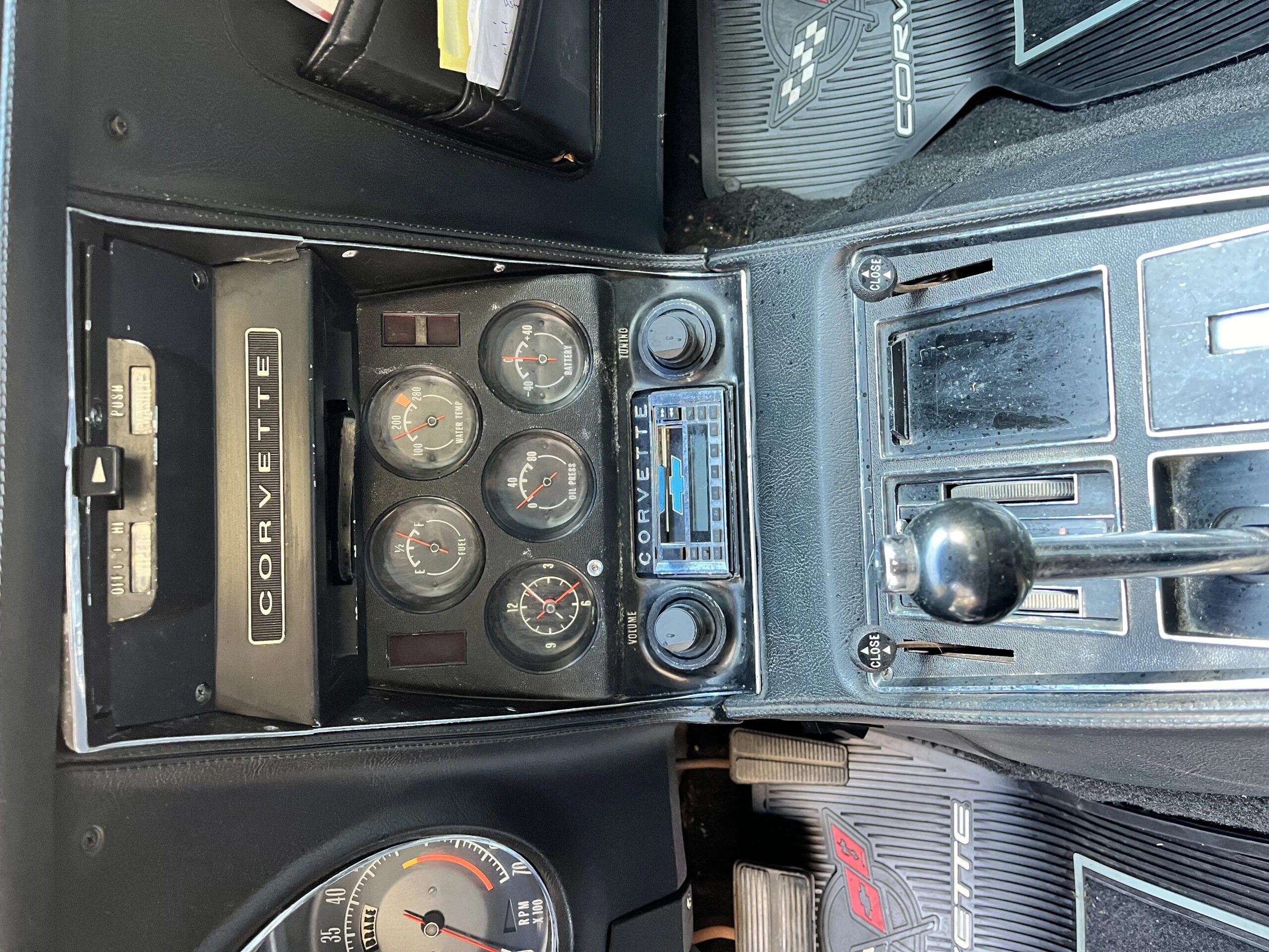 Chevrolet-Corvette-stingray-1974-White-Black-8