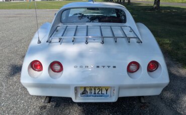 Chevrolet-Corvette-stingray-1974-White-Red-1