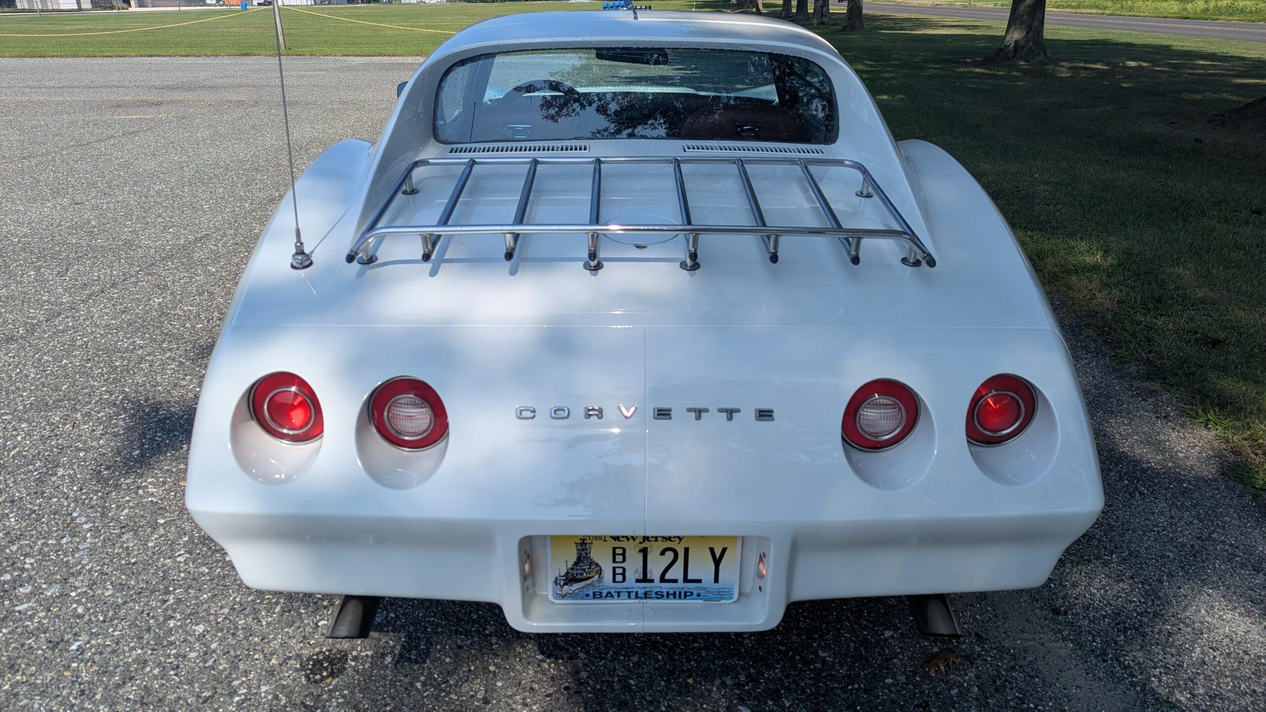Chevrolet-Corvette-stingray-1974-White-Red-1