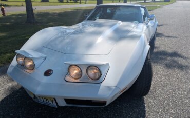 Chevrolet-Corvette-stingray-1974-White-Red-2