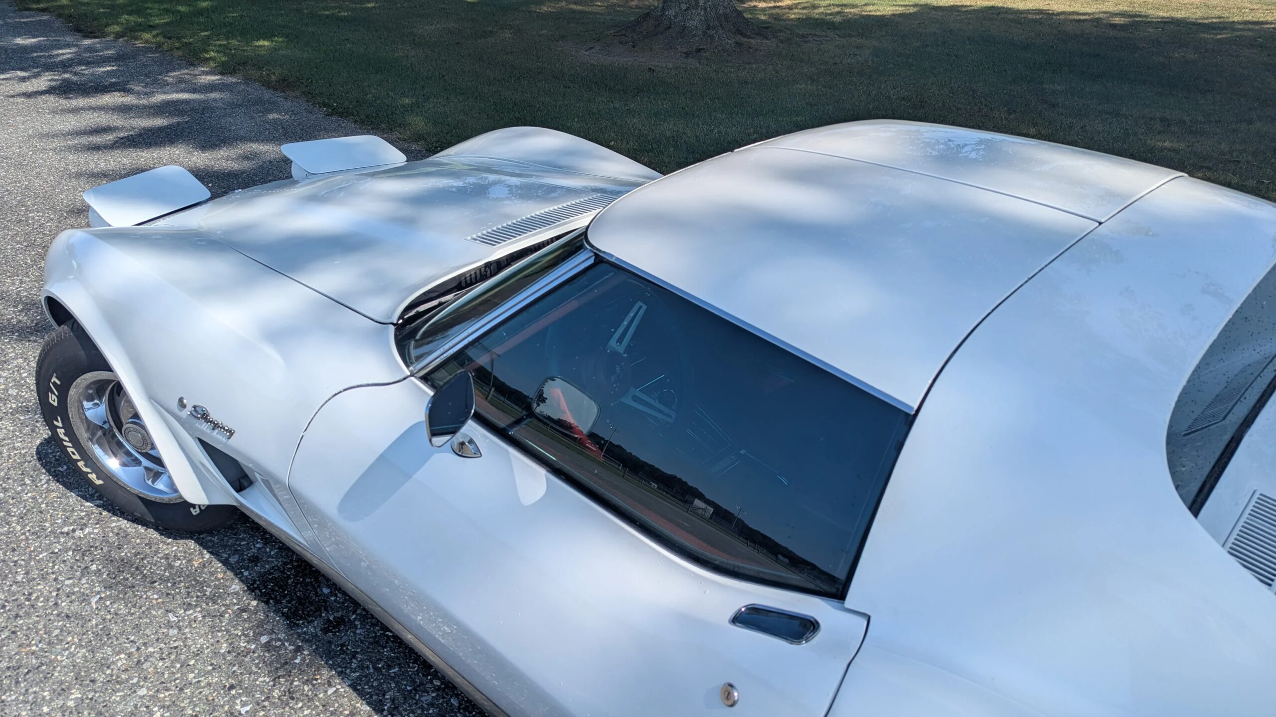 Chevrolet-Corvette-stingray-1974-White-Red-3