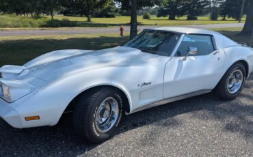 Chevrolet-Corvette-stingray-1974-White-Red