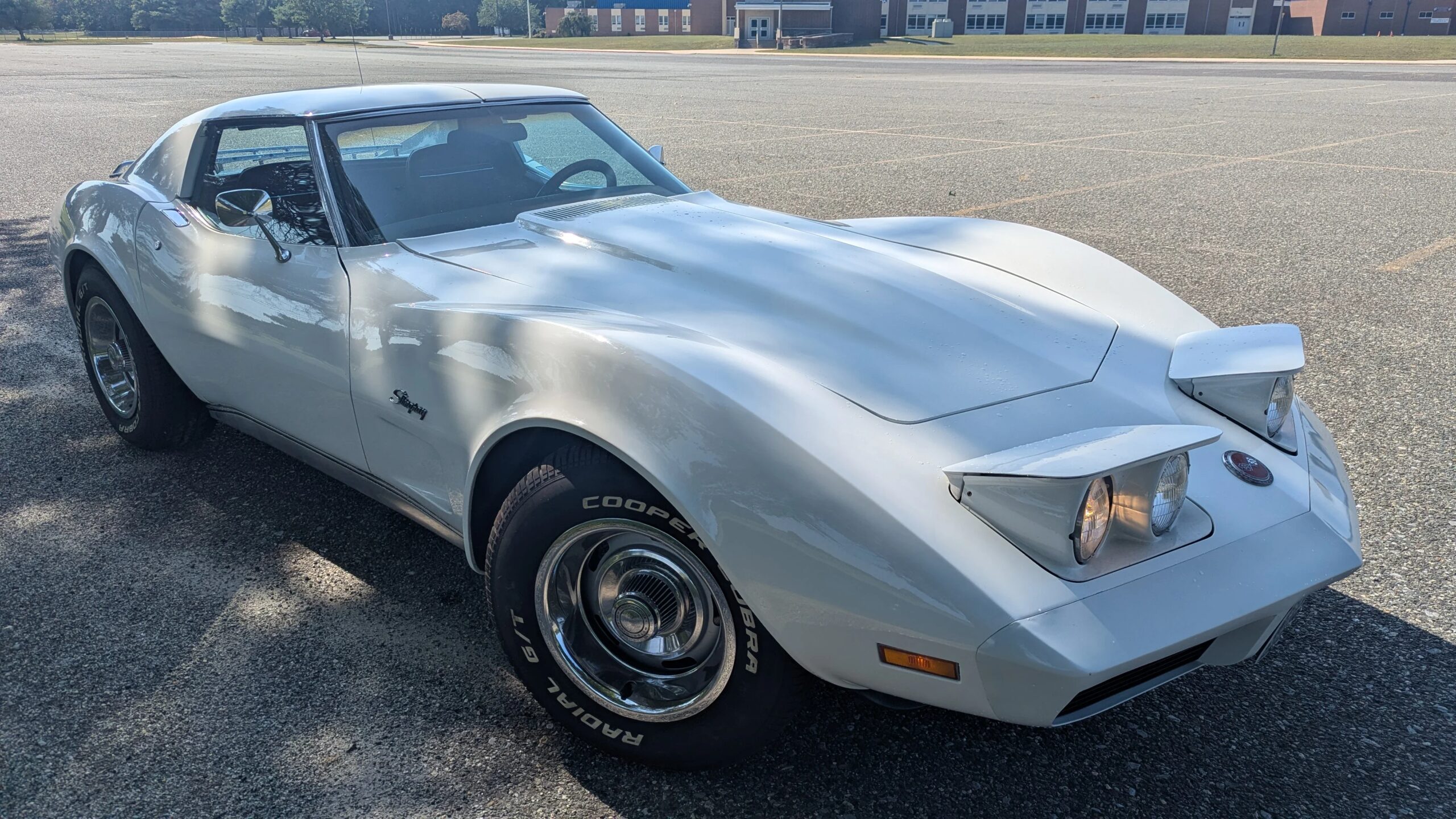 Chevrolet-Corvette-stingray-1974-White-Red-6