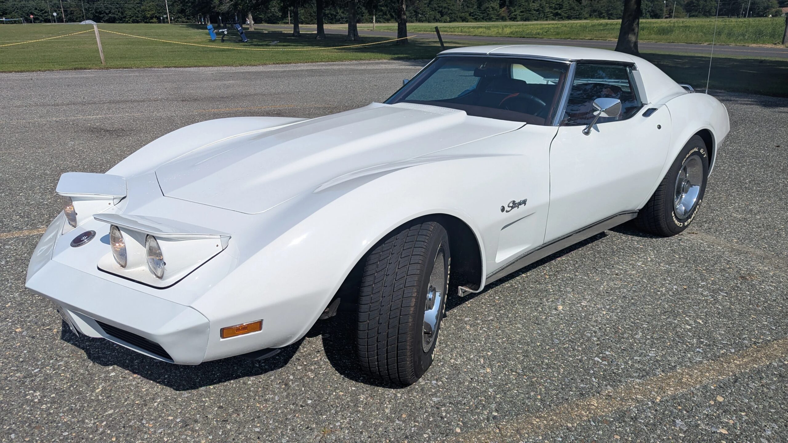 Chevrolet-Corvette-stingray-1974-White-Red-9