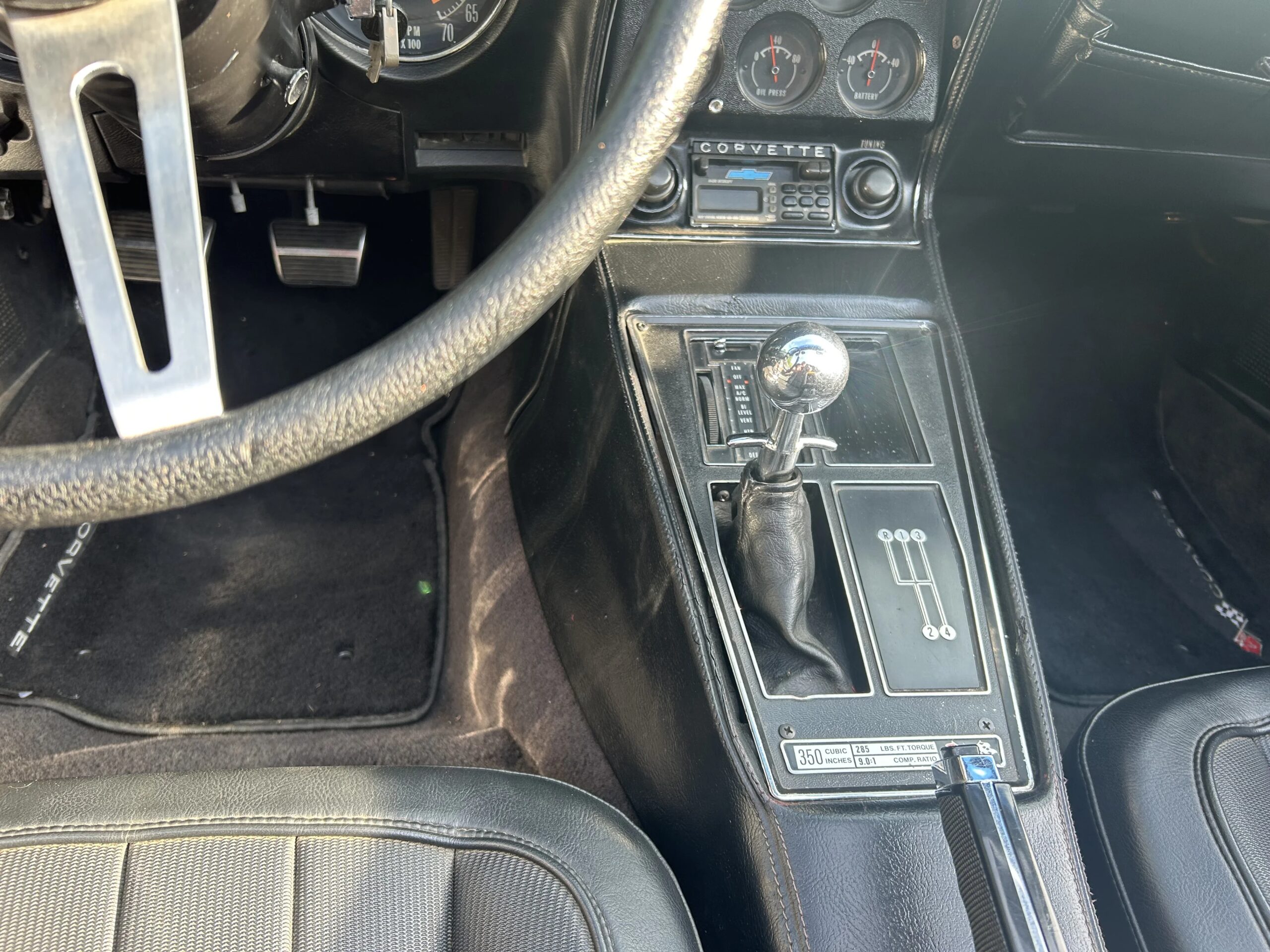 Chevrolet-Corvette-stingray-1974-Yellow-Black-4