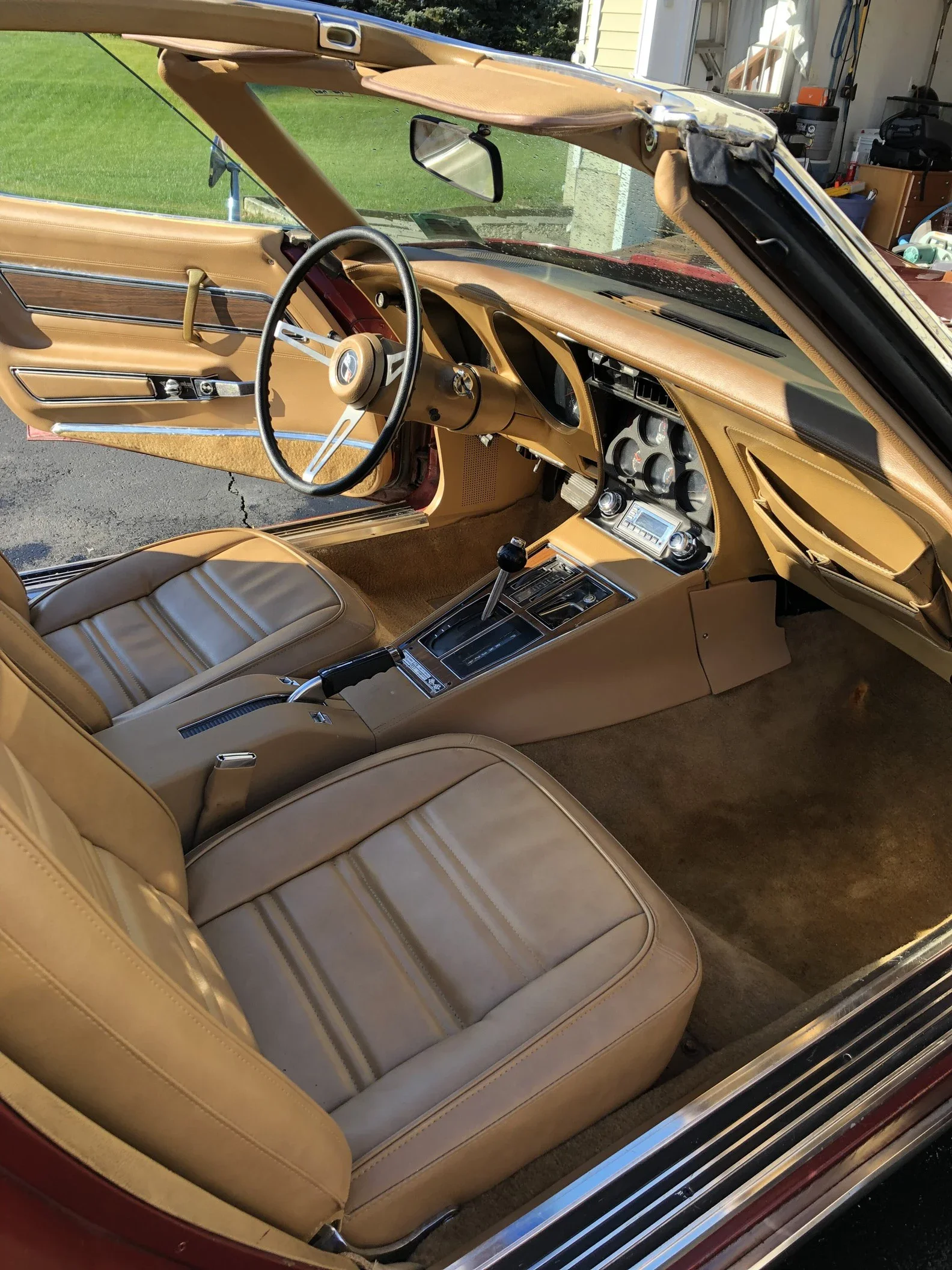 Chevrolet-Corvette-stingray-1975-Burgundy-Tan-2
