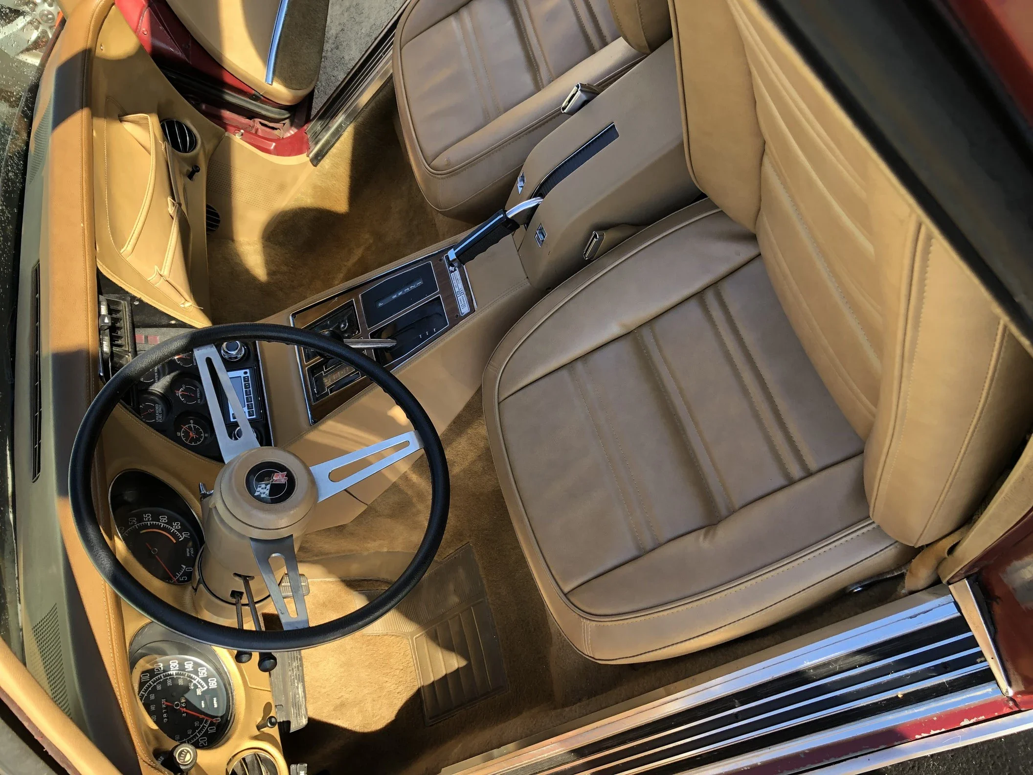 Chevrolet-Corvette-stingray-1975-Burgundy-Tan-4