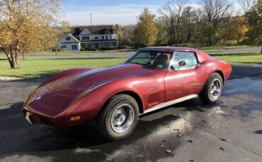 Chevrolet-Corvette-stingray-1975-Burgundy-Tan-5
