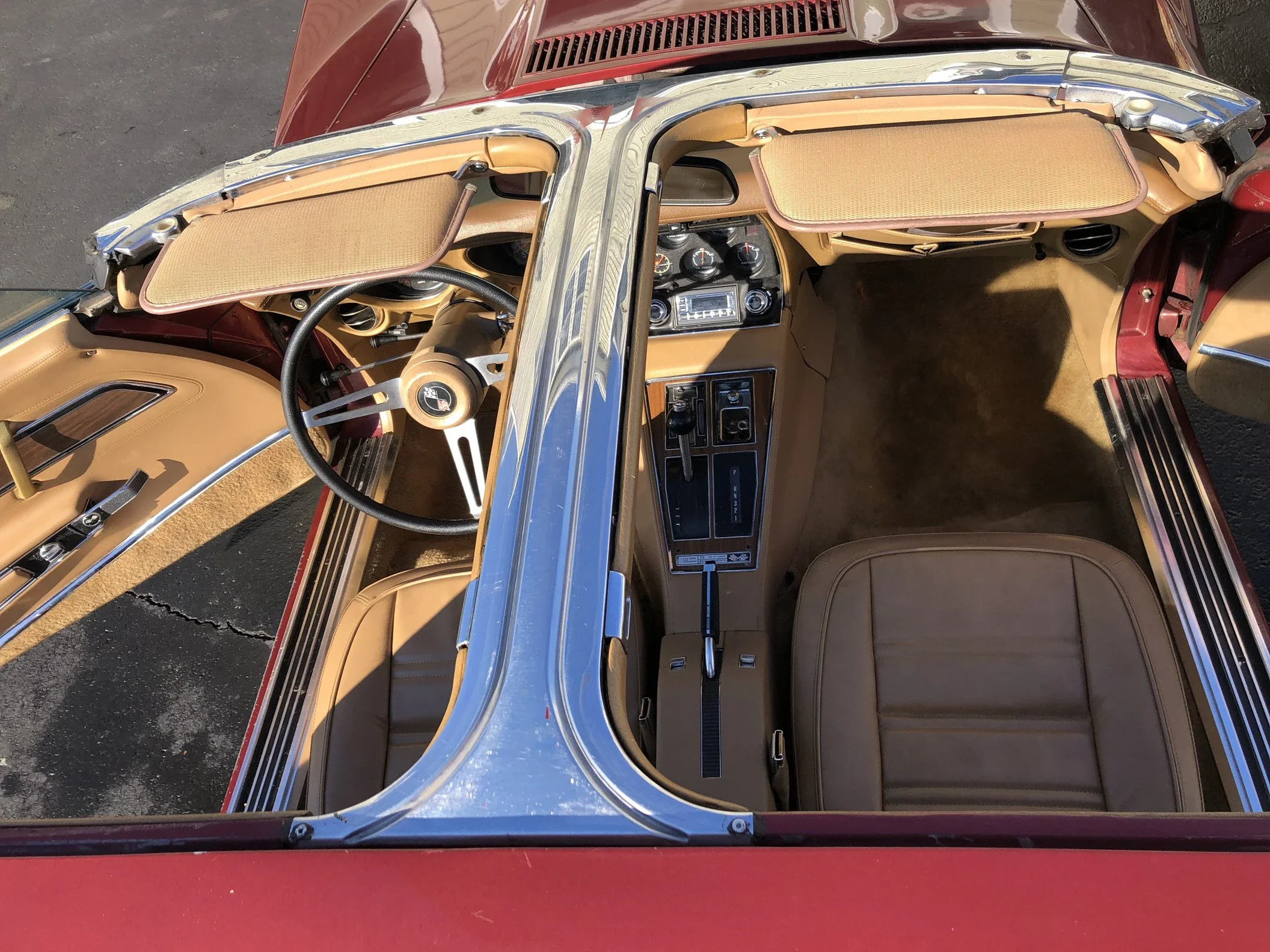 Chevrolet-Corvette-stingray-1975-Burgundy-Tan