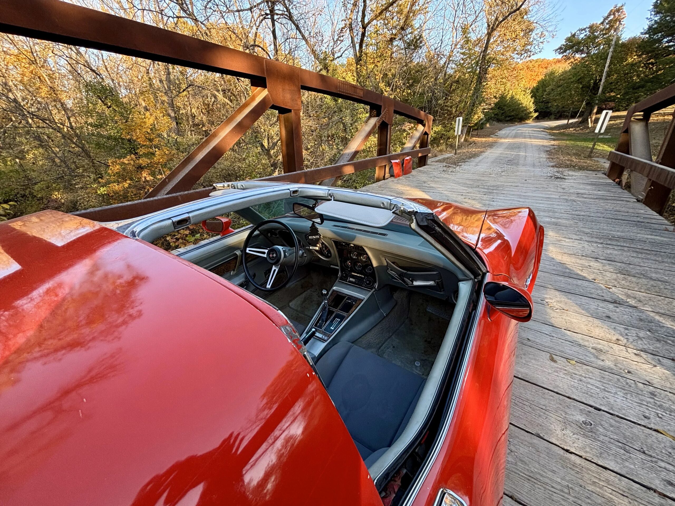 Chevrolet-Corvette-stingray-1975-Red-Silver-16