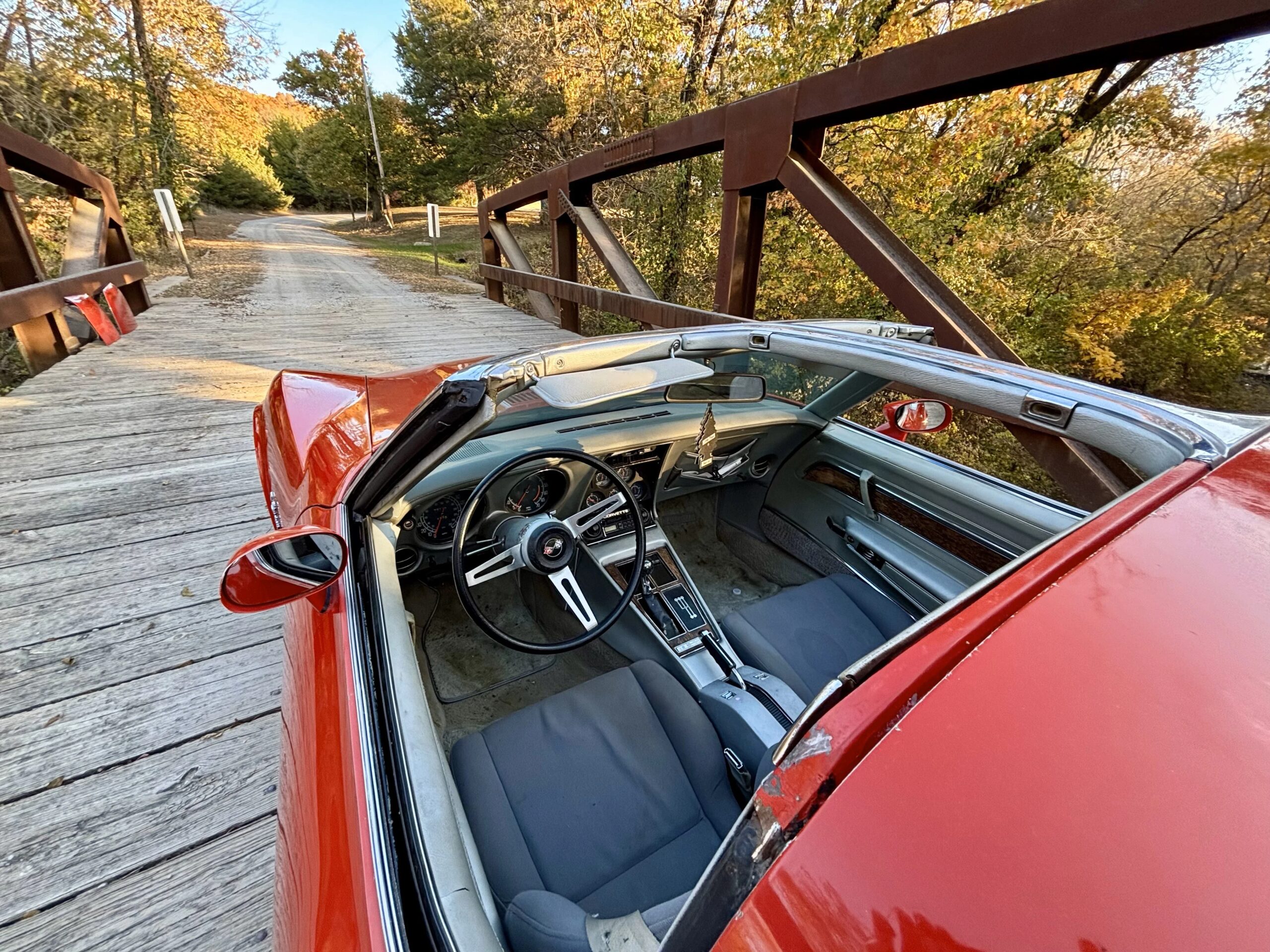 Chevrolet-Corvette-stingray-1975-Red-Silver-17