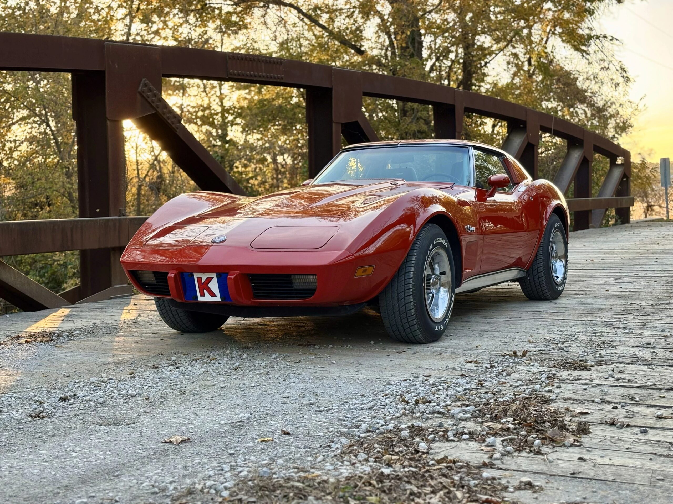 Chevrolet-Corvette-stingray-1975-Red-Silver-2