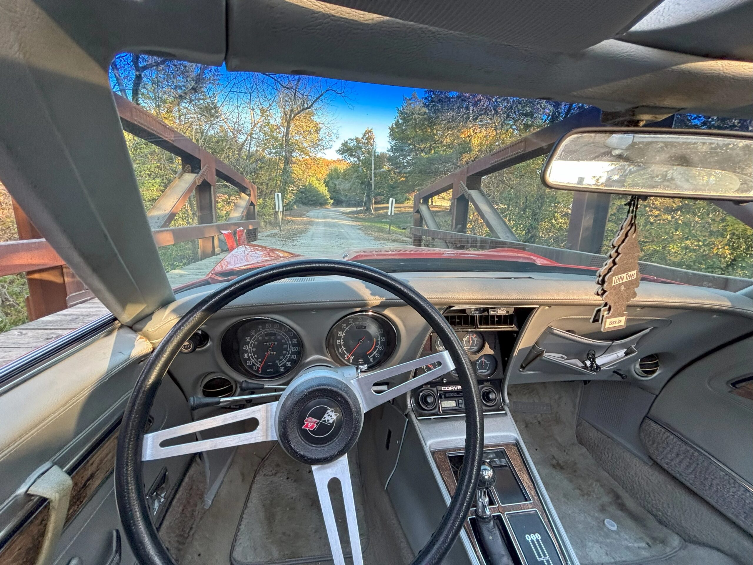 Chevrolet-Corvette-stingray-1975-Red-Silver-27