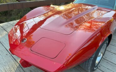 Chevrolet-Corvette-stingray-1975-Red-Silver-3