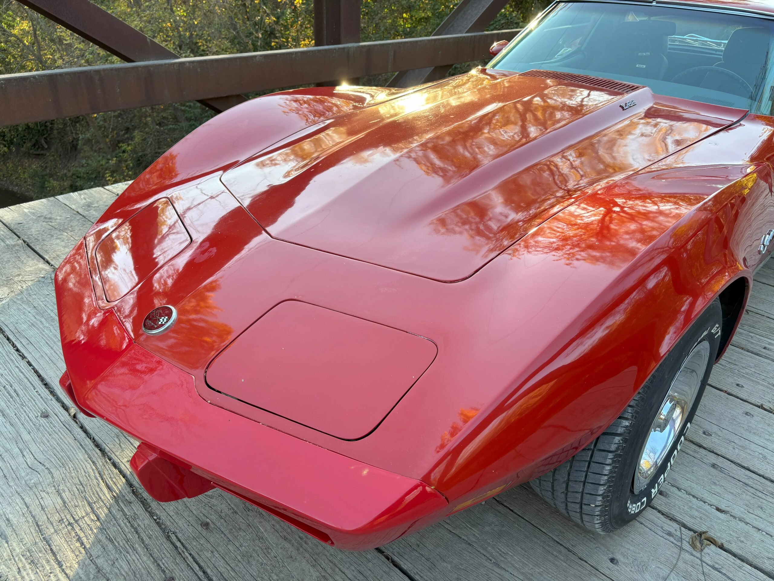 Chevrolet-Corvette-stingray-1975-Red-Silver-3