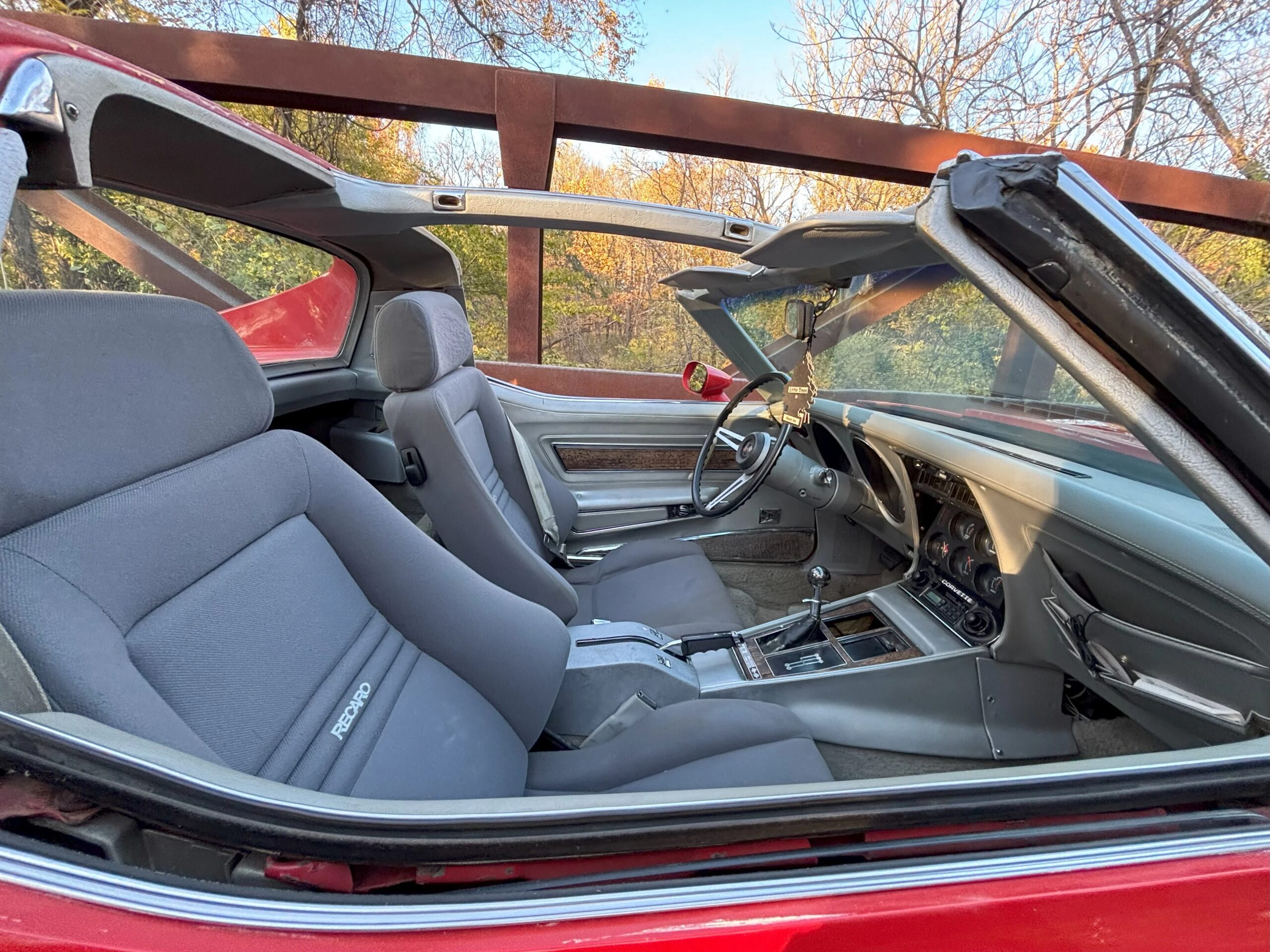 Chevrolet-Corvette-stingray-1975-Red-Silver-30