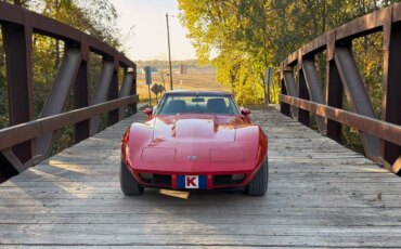 Chevrolet-Corvette-stingray-1975-Red-Silver-35