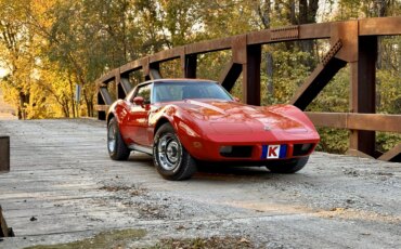 Chevrolet-Corvette-stingray-1975-Red-Silver