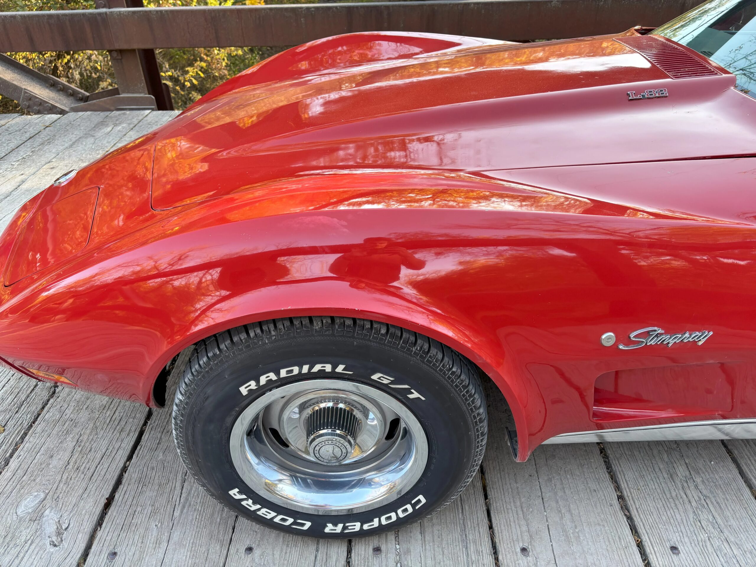 Chevrolet-Corvette-stingray-1975-Red-Silver-4