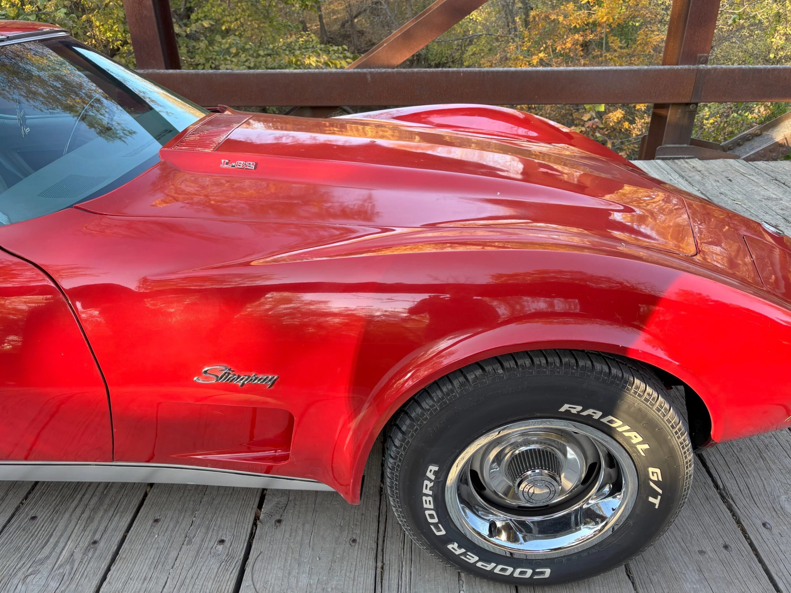 Chevrolet-Corvette-stingray-1975-Red-Silver-40