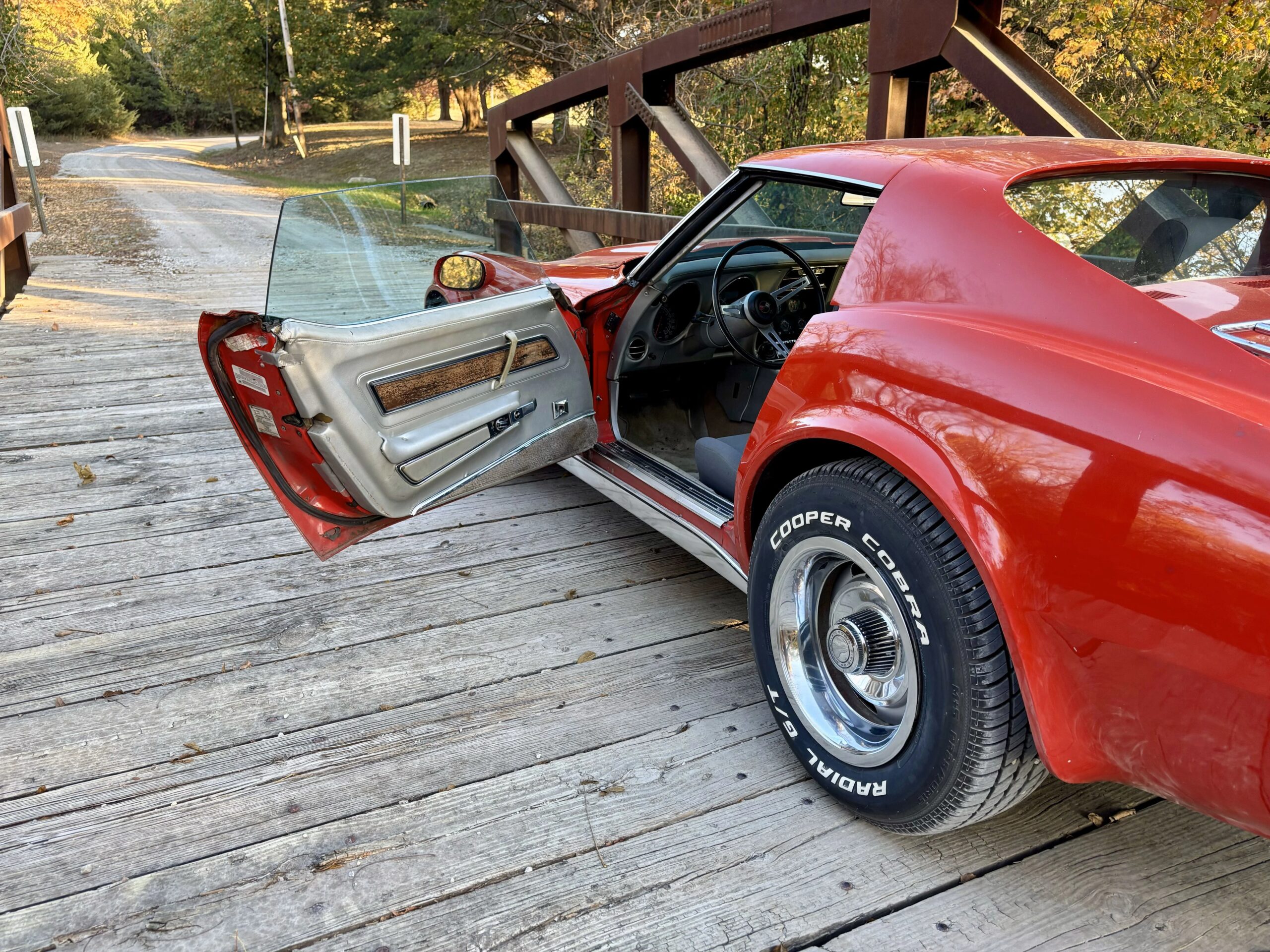 Chevrolet-Corvette-stingray-1975-Red-Silver-43