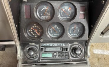Chevrolet-Corvette-stingray-1975-Red-Silver-58