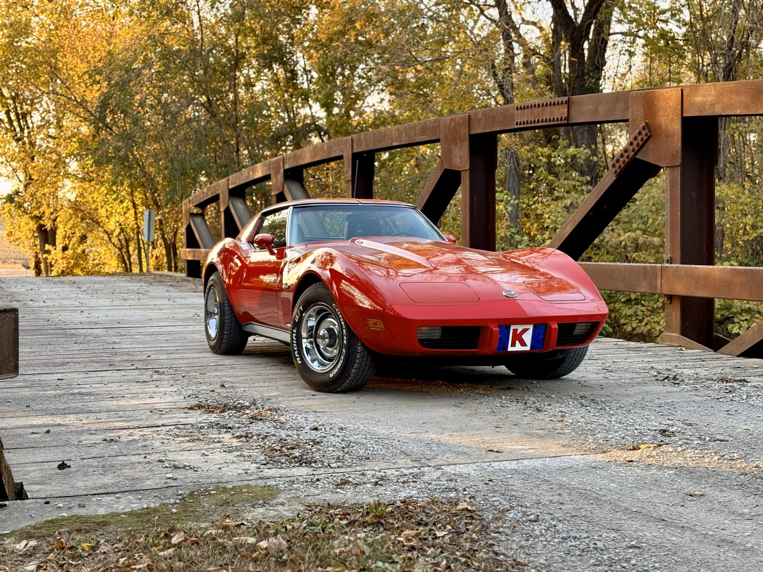Chevrolet-Corvette-stingray-1975-Red-Silver
