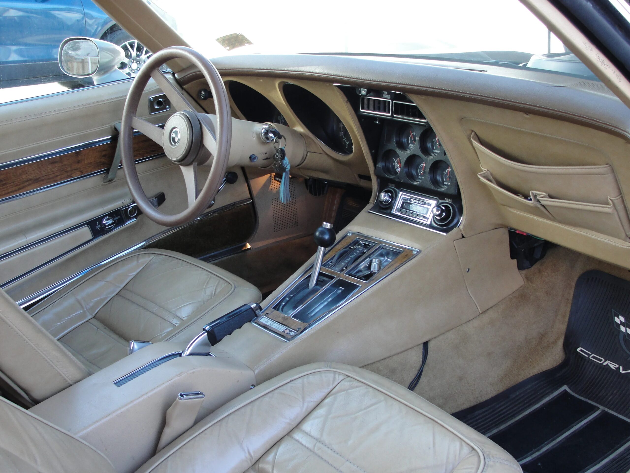 Chevrolet-Corvette-stingray-1976-Beige-Beige-1