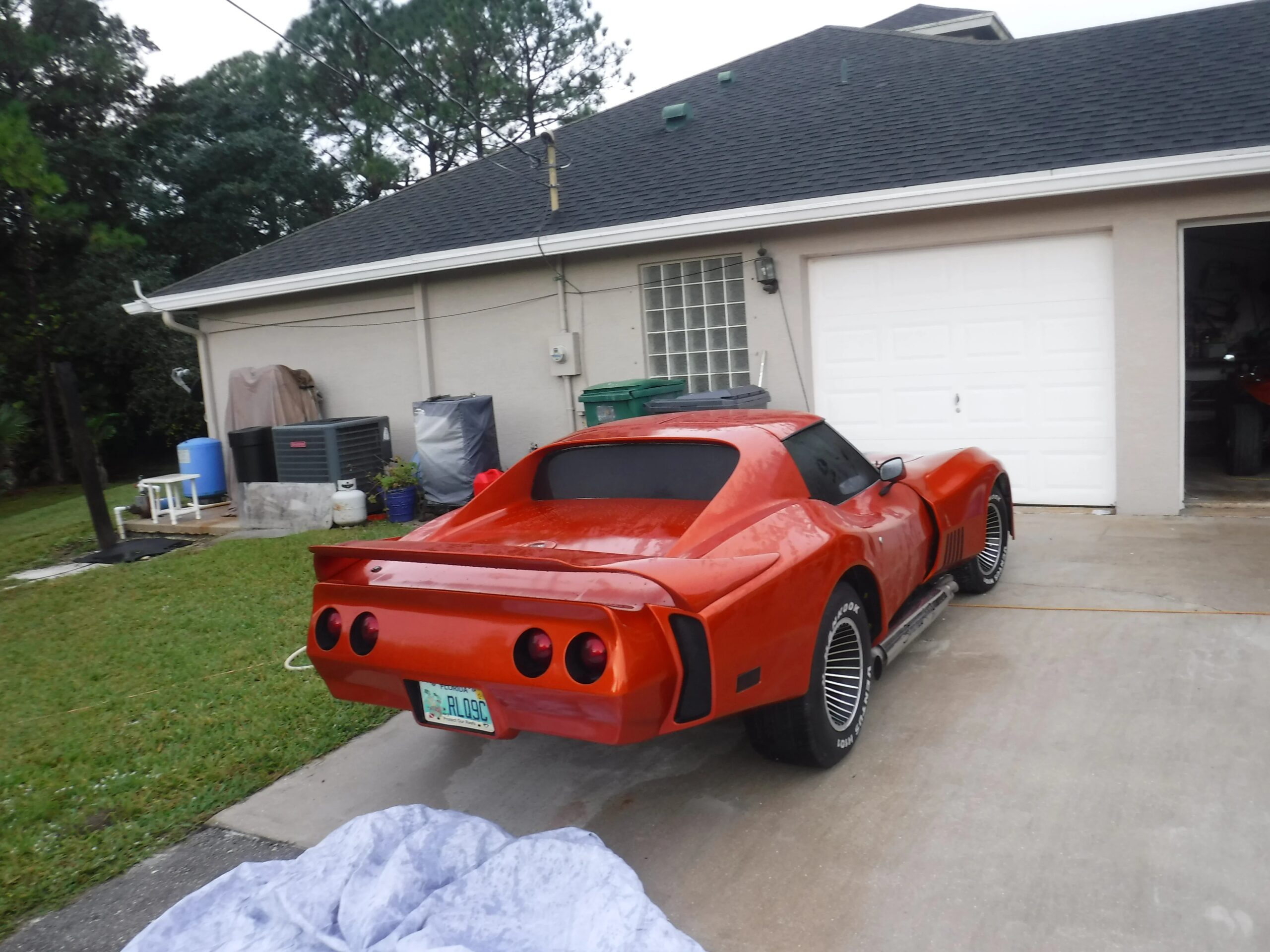 Chevrolet-Corvette-stingray-1976-Orange-Black-1